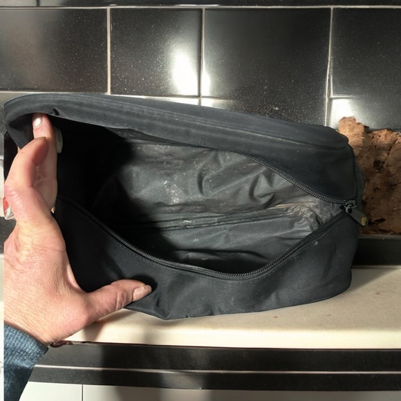 CHANEL TRAVEL TOILETRIES BAG - Picture 5 of 6